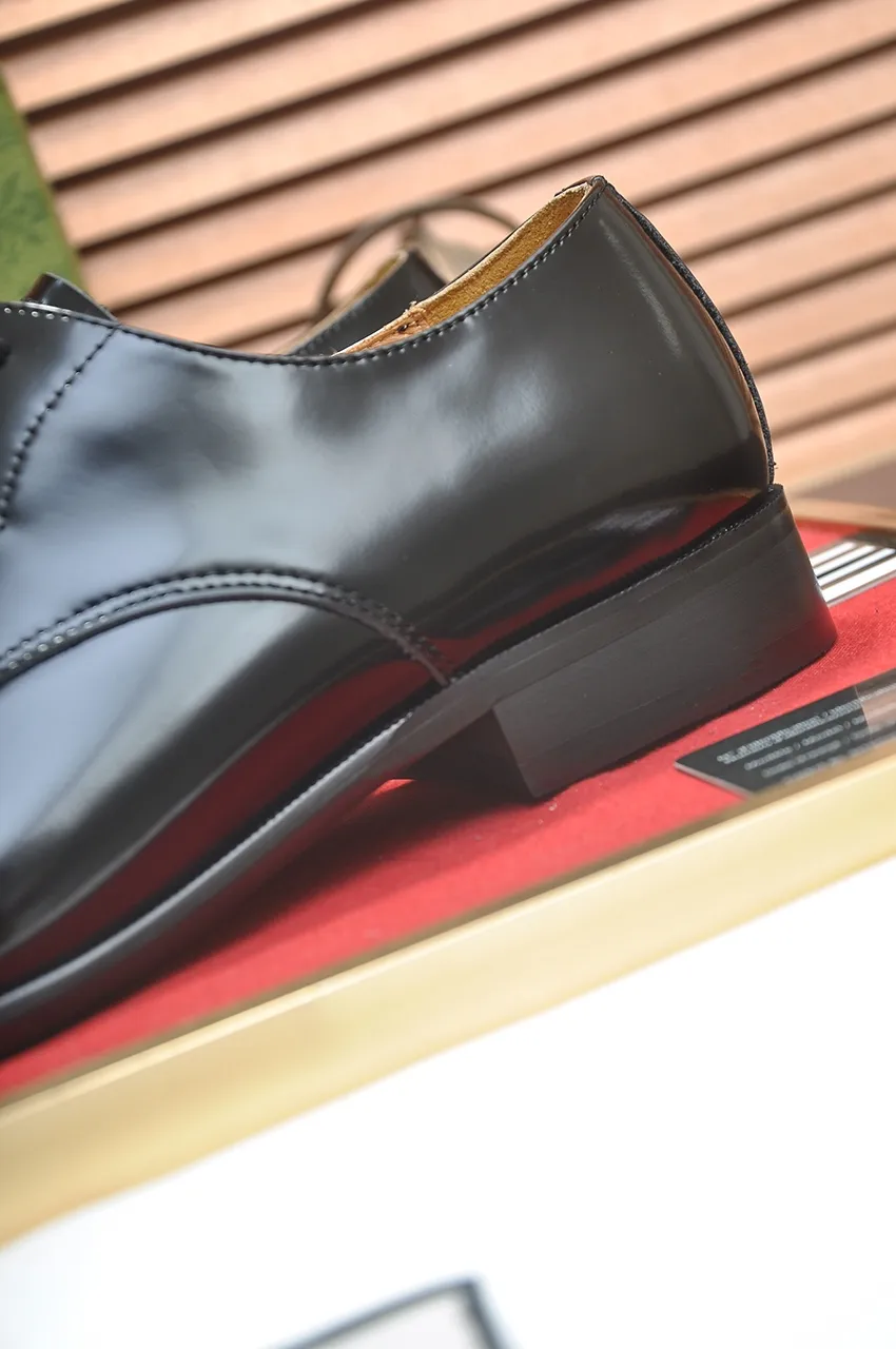 Men's shoes💰500💶Italy's top luxury men's shoe giant (GUCCI) (Gucci) (full cowhide lining) new arrival🍃Original European style🔰 Pleasant to the eye😍In order to make the shoes more durable and non-deformable🌀The production continues to follow traditional methods but there is still no lack of innovation💪Choose original sheepskin for the leather♻️ Smooth and natural And extra bright ⭐Made of imported cowhide, the first choice of rich people 38-45 (45 customized)